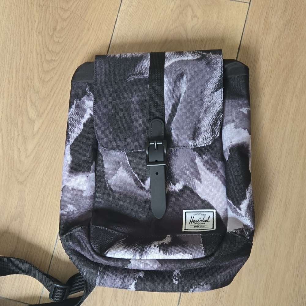 NWOT Herschel Retreat Flap Sling Bag